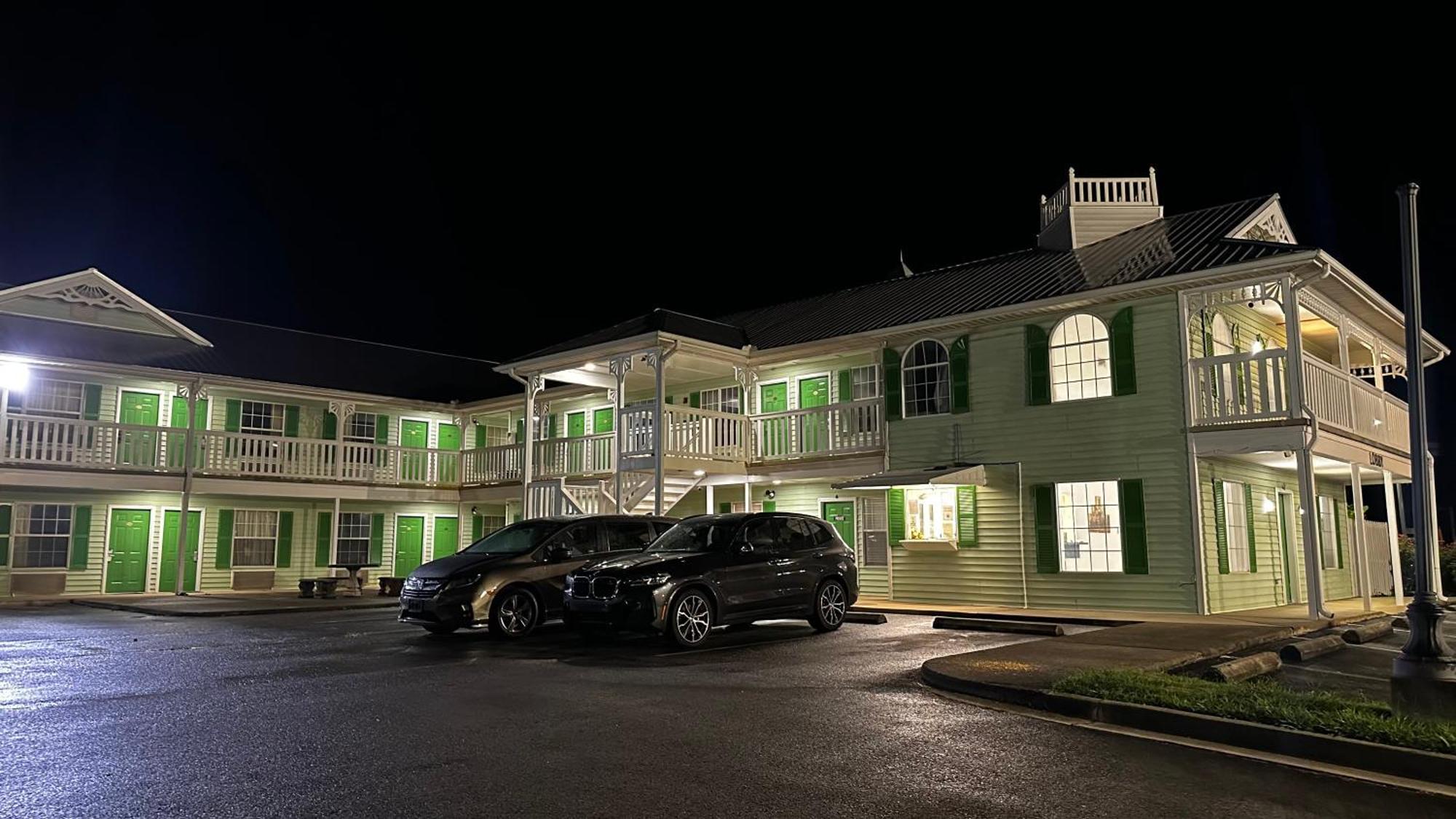 Key West Inn - Chatsworth Bagian luar foto