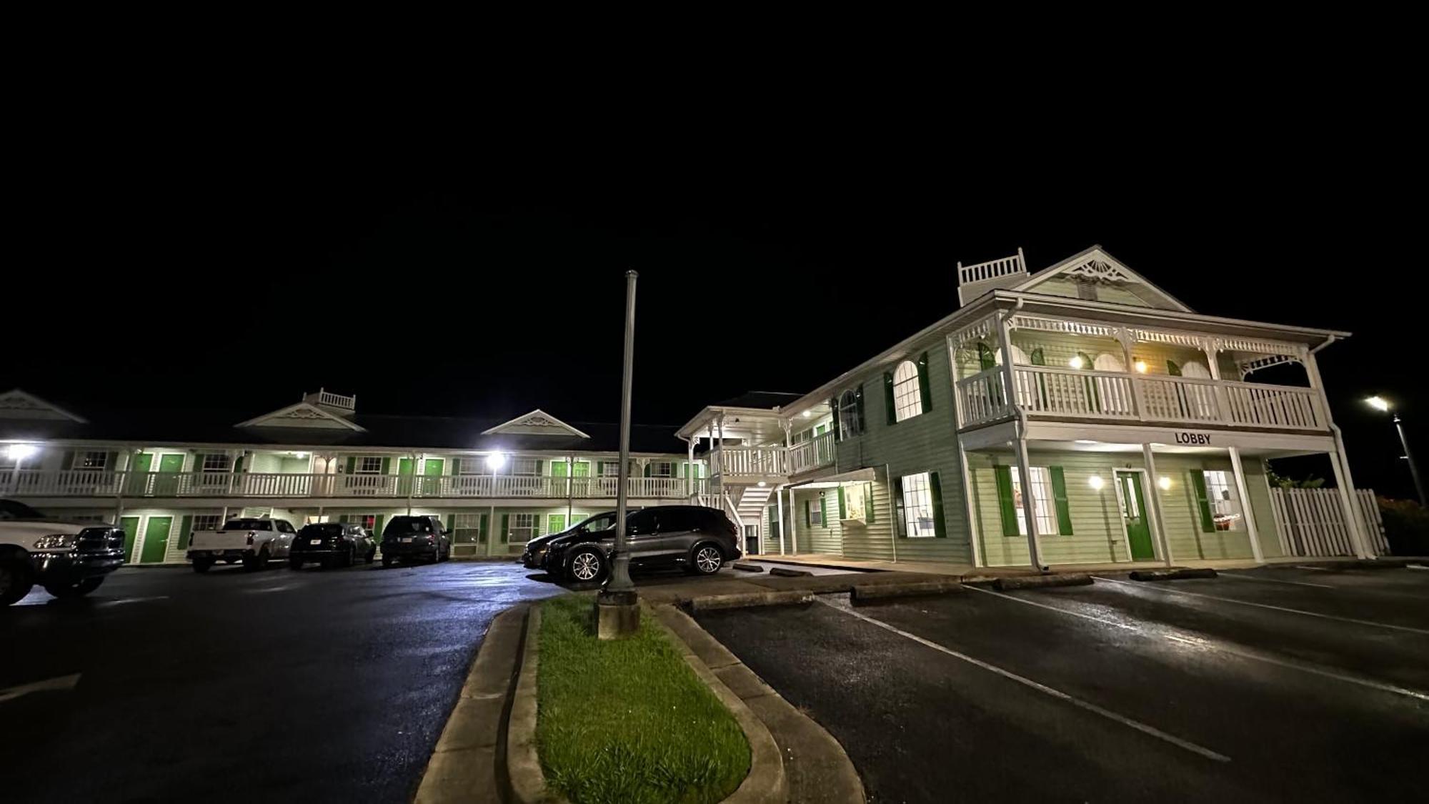 Key West Inn - Chatsworth Bagian luar foto