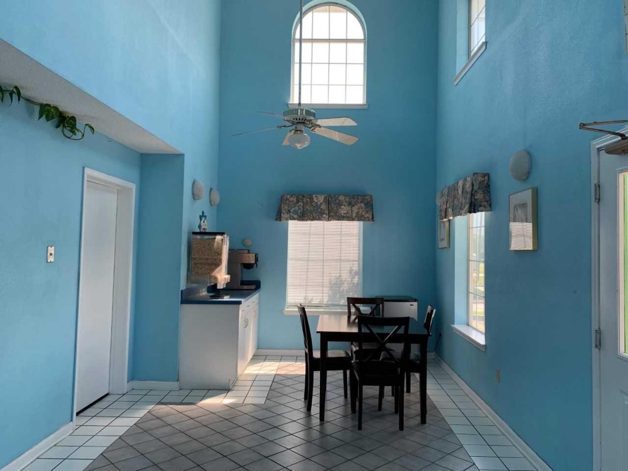 Key West Inn - Chatsworth Bagian luar foto