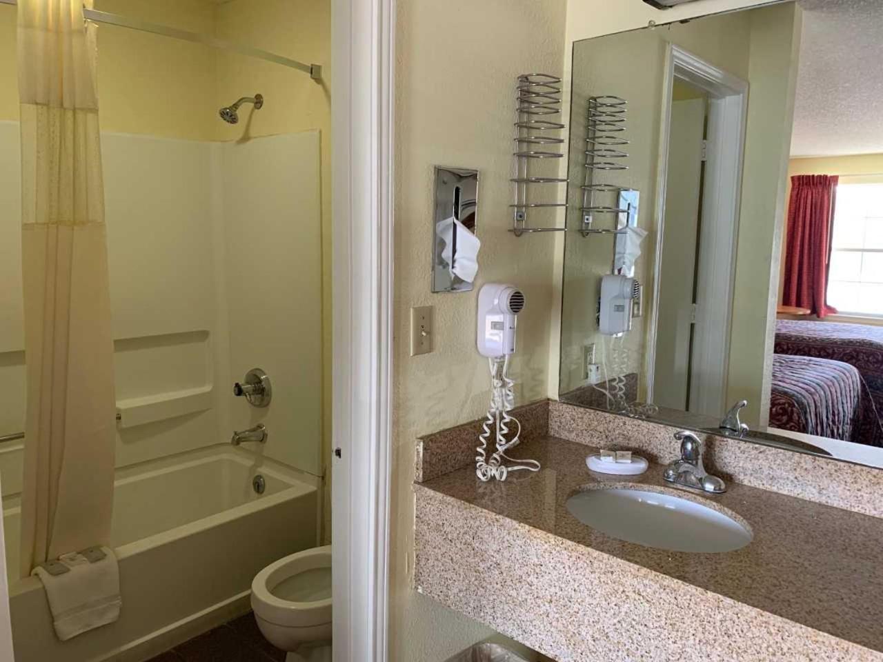 Key West Inn - Chatsworth Bagian luar foto